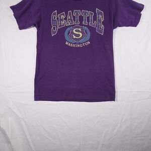 VTG Fruit of the Loom Purple Seattle Graphic Tee. Size M.